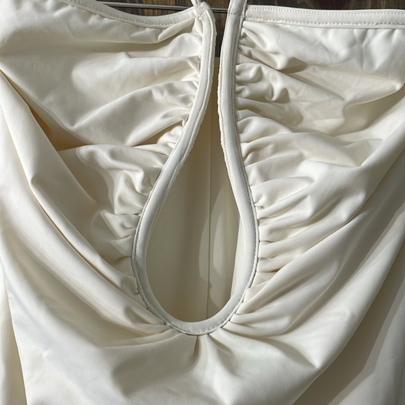 GOOD AMERICAN Leilani Halter One Piece Bathing Suit - Picture 4 of 10